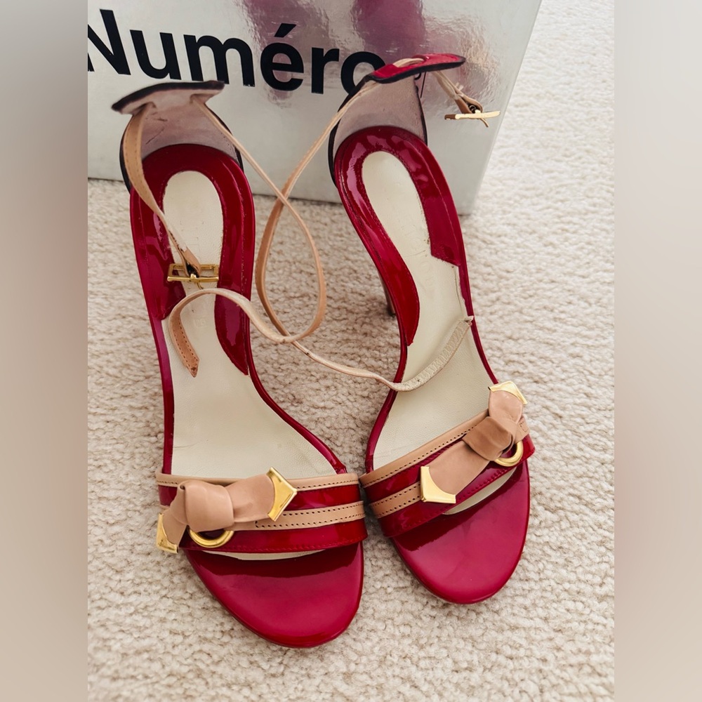Pair or Numero Italian sandals 37